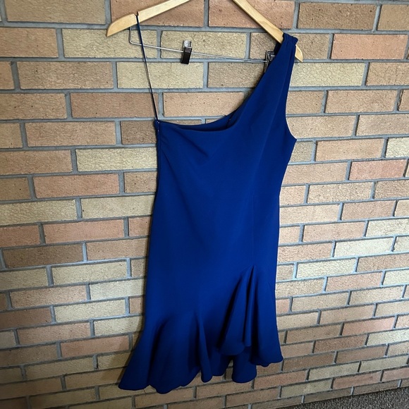 NWT LIKELY Rollins One Shoulder Ruffle Hem Ponte Dress Size 6 - Picture 2 of 6